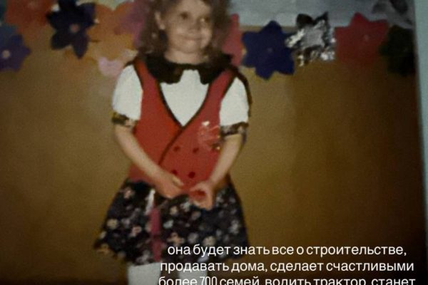 Дети играют во дворе коттеджного посёлка ARTVILL